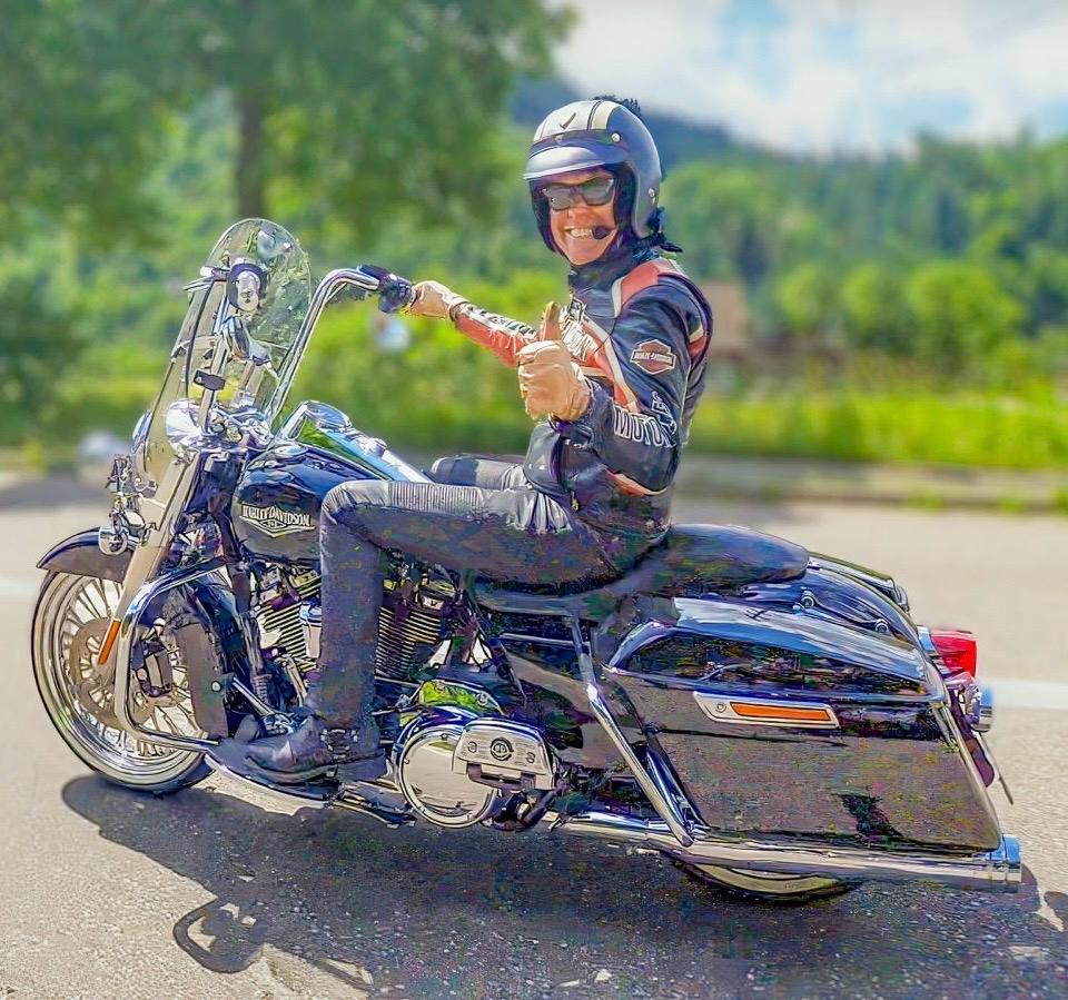 Hansy Vogt auf seiner Harley